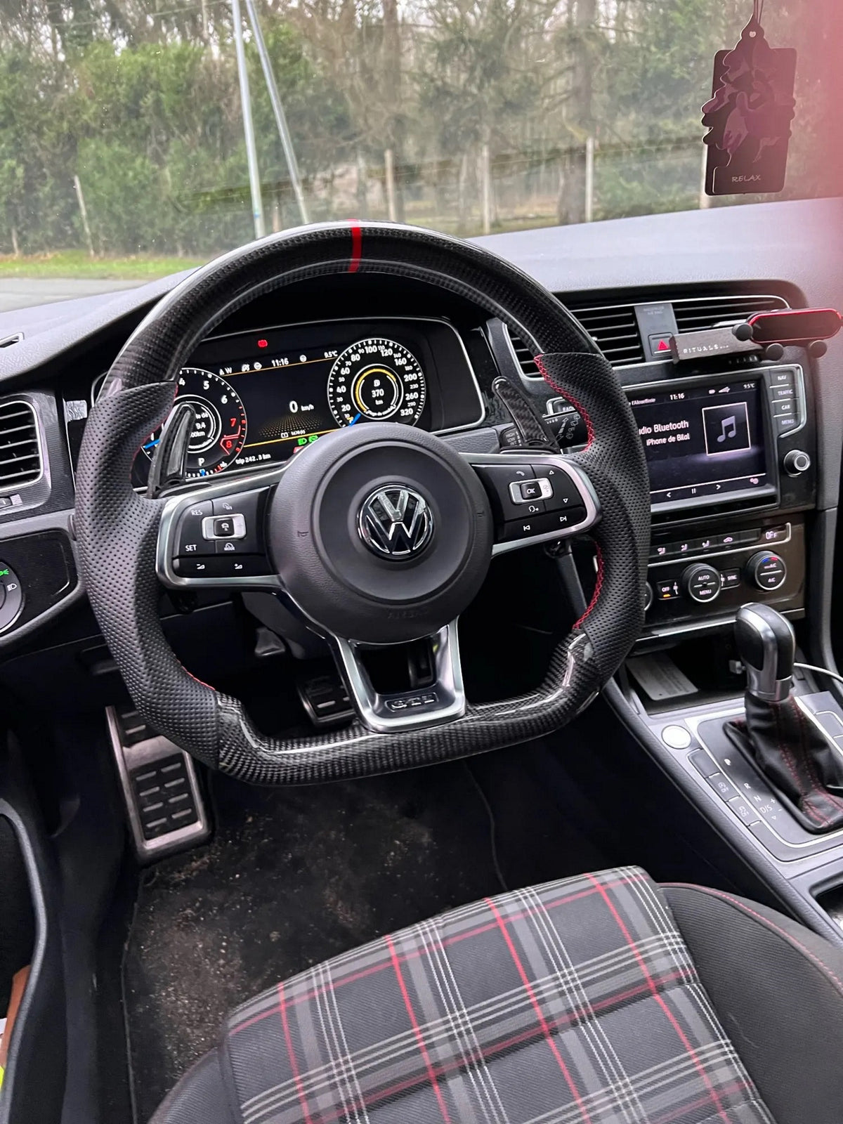 Volant carbone compatible VW Golf 7 / 7.5 GTI – Cuir - Rouge