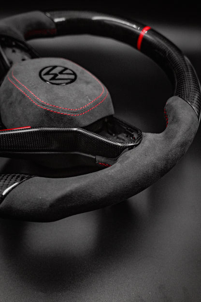 Volant carbone compatible VW Golf 8 / 8.5 GTI –  Alcantara Rouge