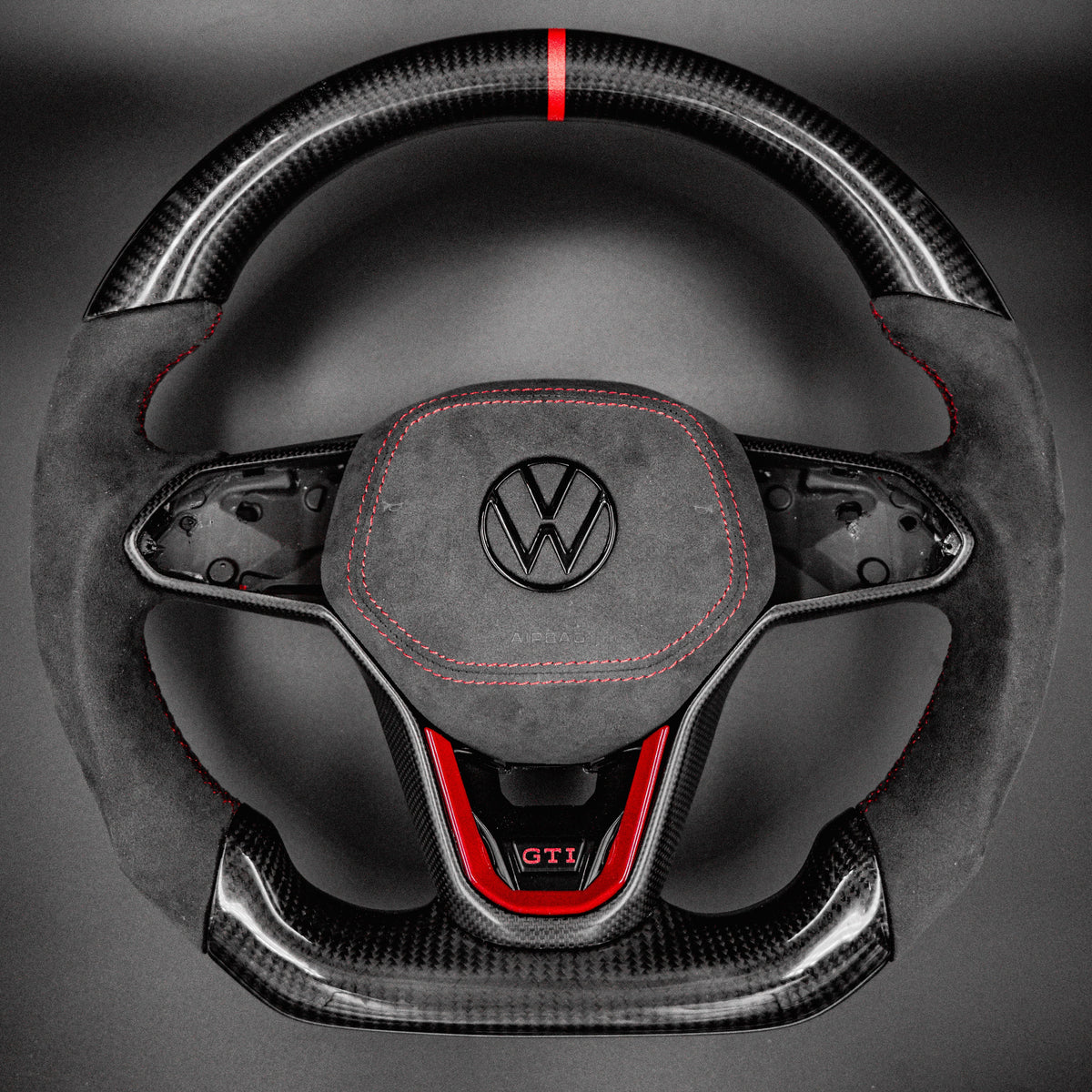 Volant carbone compatible VW Golf 8 / 8.5 GTI –  Alcantara Rouge