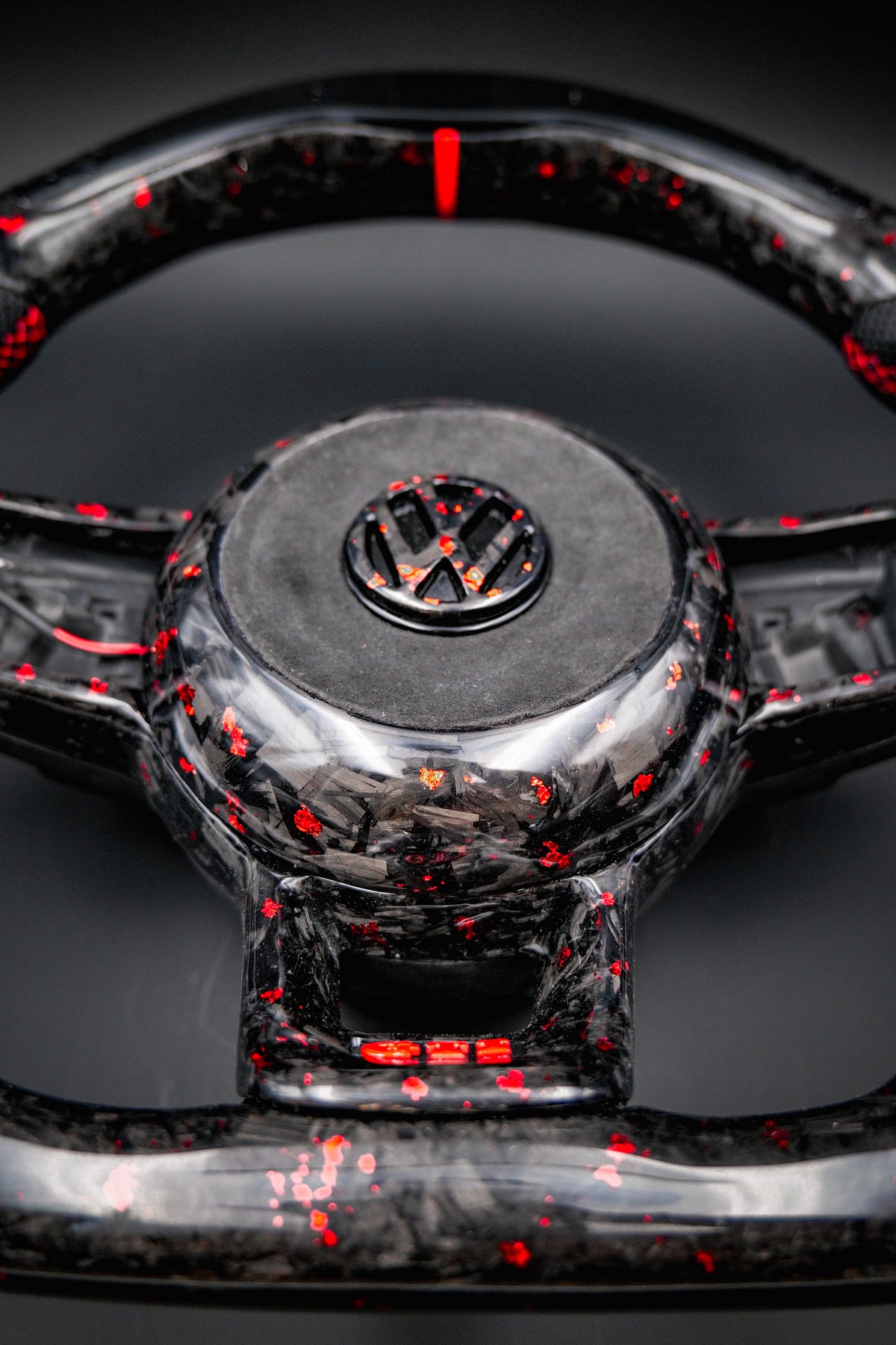 Volant LED carbone forgé rouge compatible VW Golf 7 / 7.5 GTI
