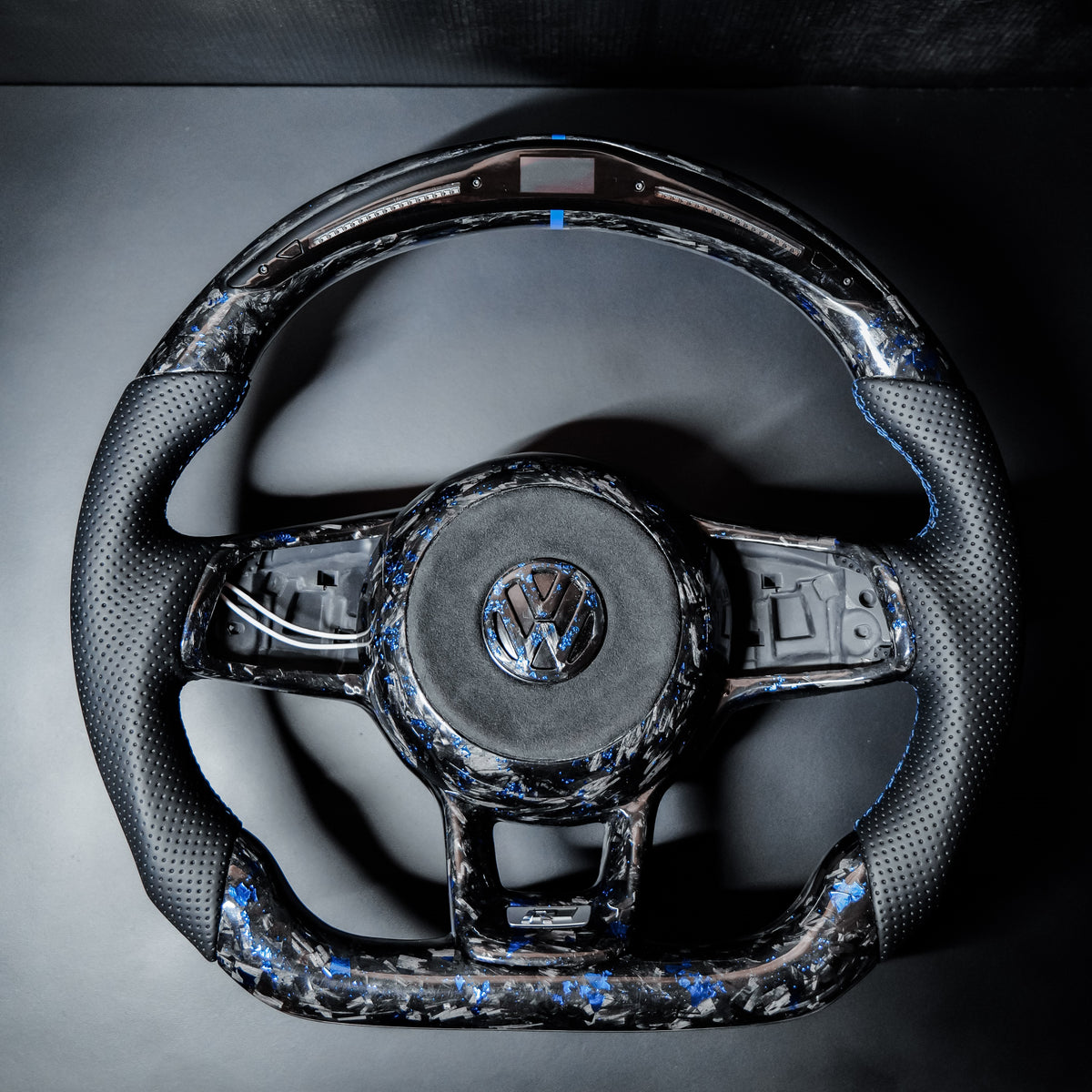 Volant LED carbone forgé bleu compatible VW Golf 7 / 7.5 R / R-Line